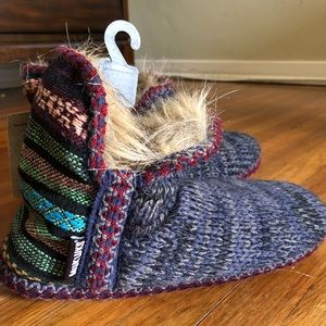 NWT Muk Luks slippers size Medium